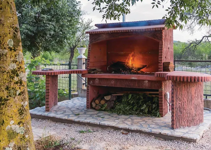 בית נופש Awesome In Unesic